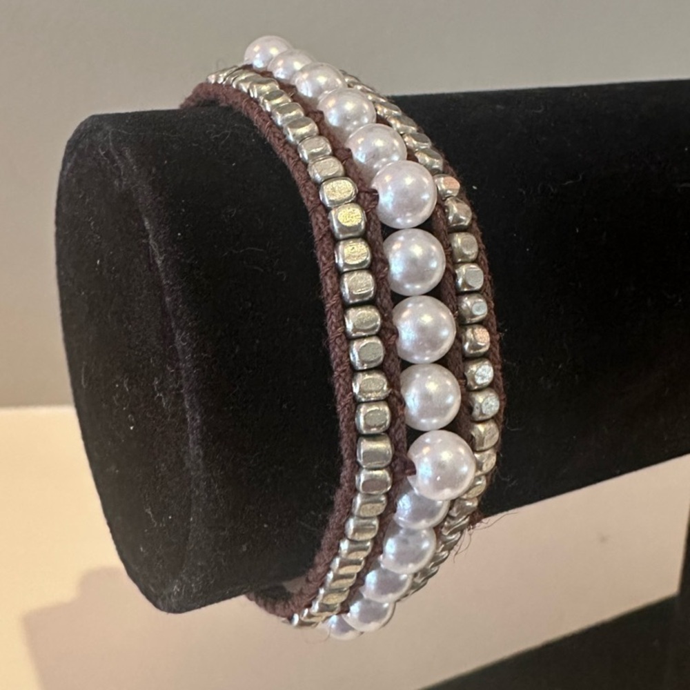 American Eagle Elegant Pearl and silver Bracelet